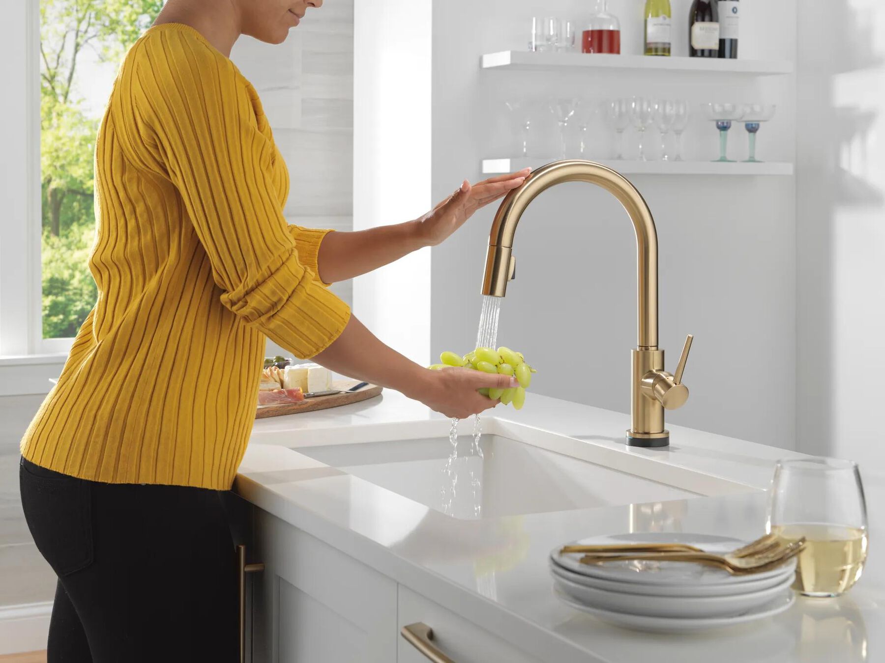 Touchless Pull-Down Kitchen Faucet w/Voic (Recertified)
