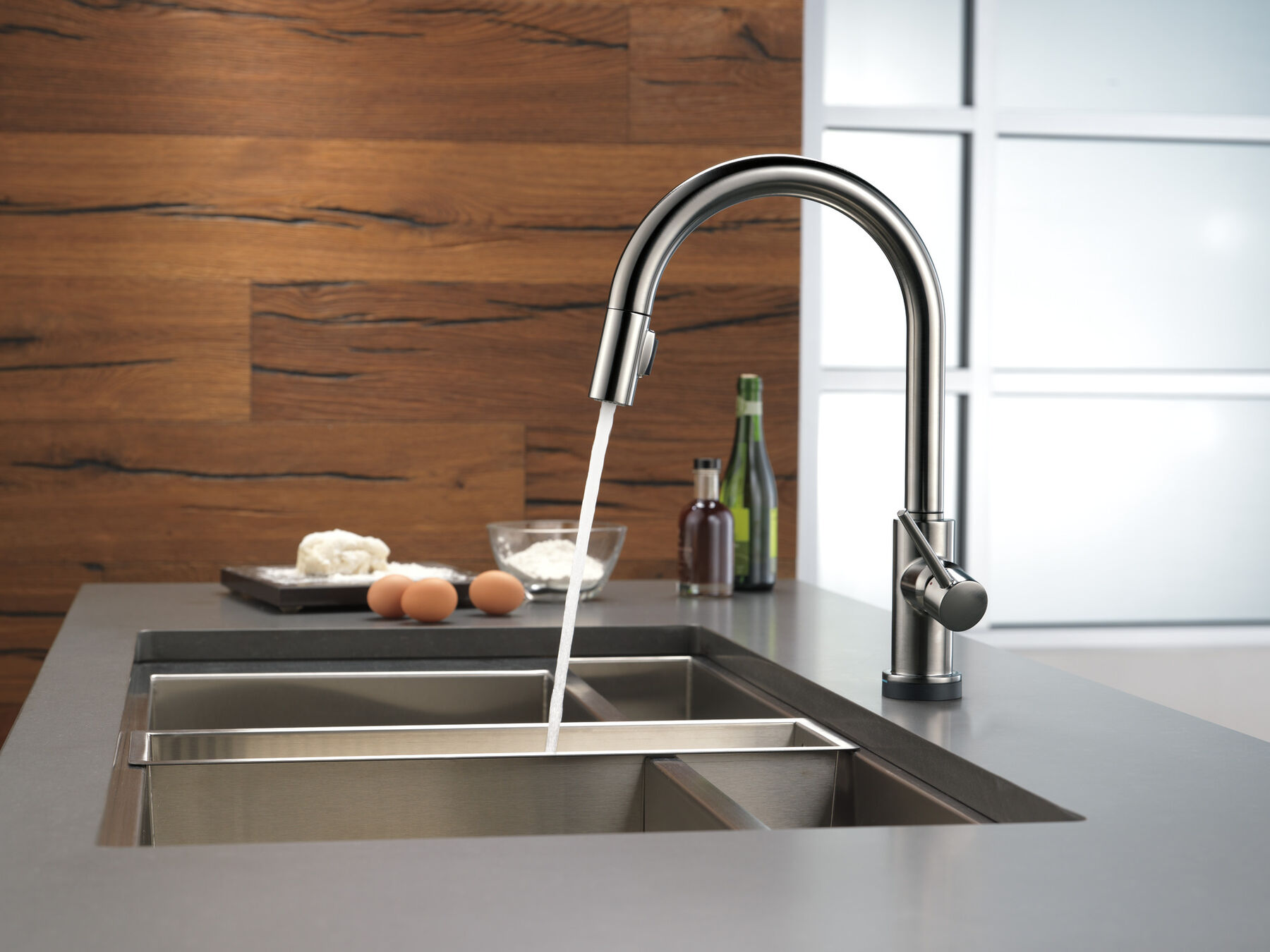 VoiceIQ&reg; Single-Handle Pull-Down Kitchen Faucet with Touch<sub>2</sub>O&reg; Technology Technology