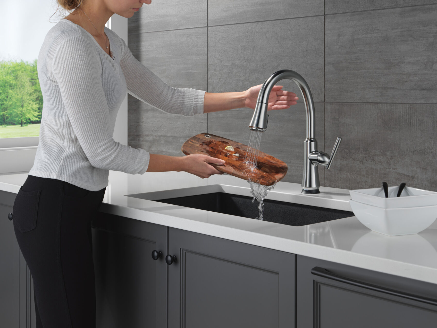 Touch<sub>2</sub>O&reg; Technology Kitchen Faucet with Touchless Technology