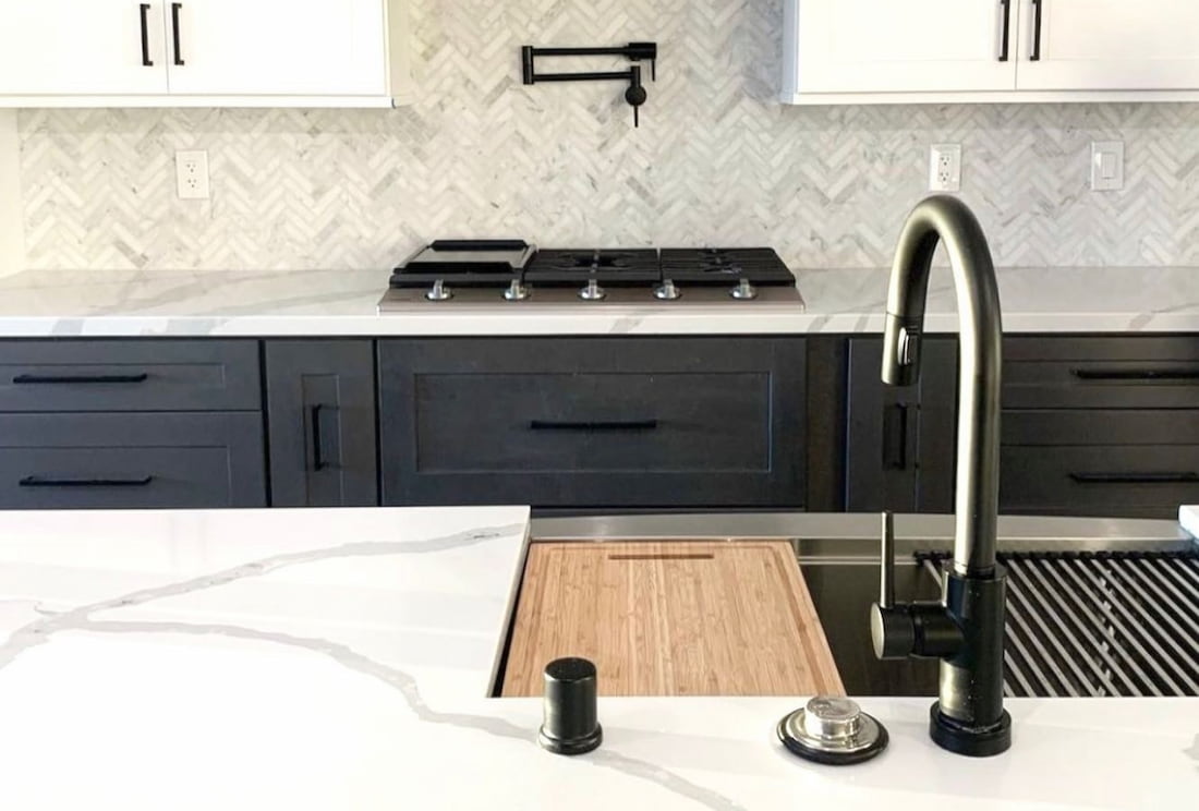 @eskandevelopers' black and white kitchen