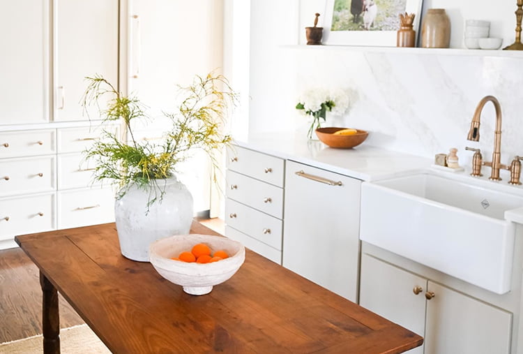 @thehomenashville's clean coastal kitchen