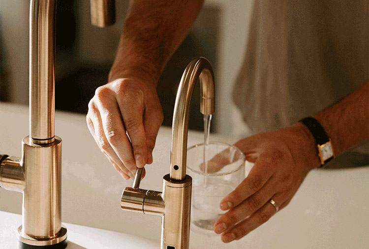 Contemporary Round Beverage Faucet
