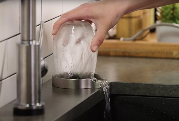 using glass rinser to rinse wine glass
