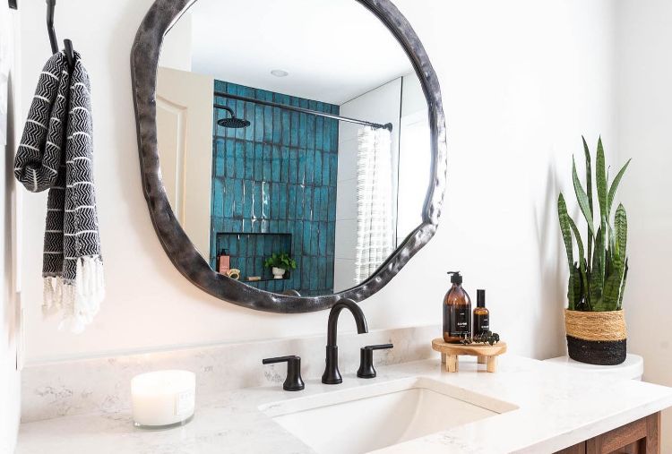 @aliciahewittinteriors bright white bathroom with stonoe accents