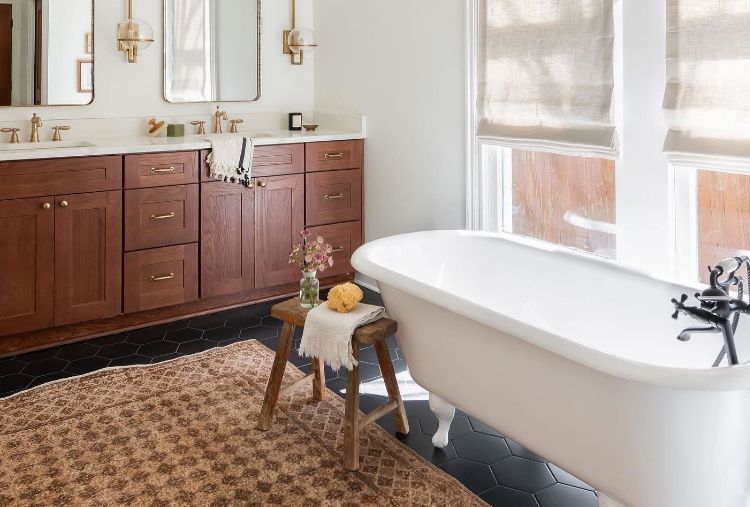 @laurendebellointeriors' organic inspired bathroom