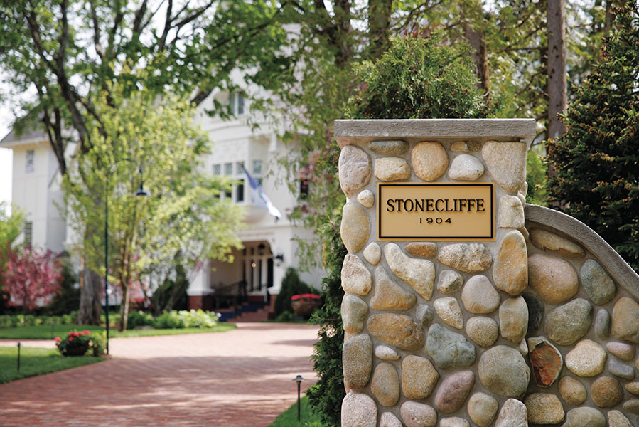 Stonecliffe Inn
