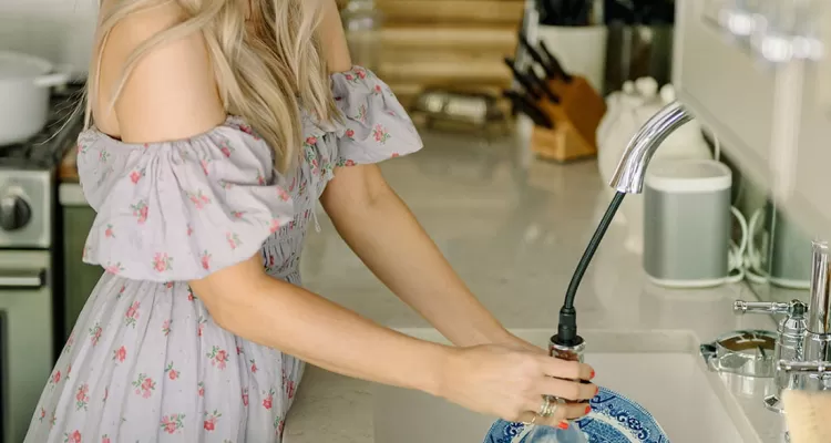 The Makerista using Delta faucet