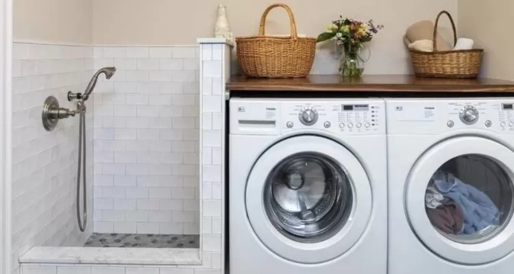 @rtdecorative's laundry room with small stall