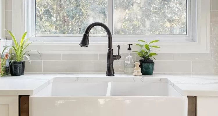 cassidy kitchen facuet in venetian bronze