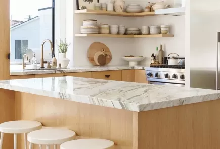 @basetaninteriors' warm, inviting kitchen